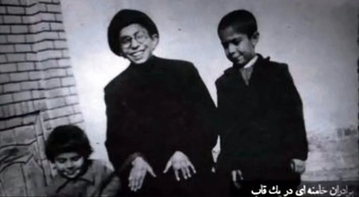 آیتالله خامنهای در دوران کودکی تمایل داشت تا سبک بیان محمدتقی فلسفی را دنبال کند. آیتالله خامنهای در دوران کودکی تمایل داشت تا سبک بیان محمدتقی فلسفی را دنبال کند.