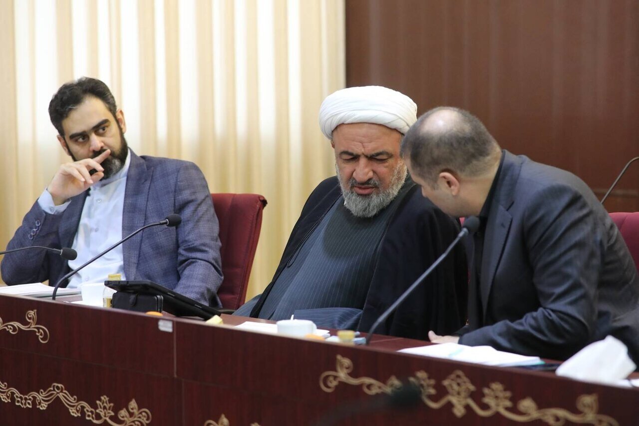 نشست کمیسیون فرهنگی با وزیر ورزش/ از صحبتهای خصوصی رسایی تا چفیه قهوهای نایب رییس مجلس + تصاویر