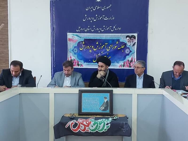نماینده خلخال و کوثر در مجلس: ۱۶ هزار معلم رد صلاحیت شده به کار بازگشتند