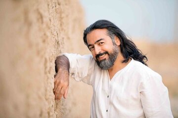 چه کسی ترانه تیم ملی فوتبال در جام جهانی را می‌خواند؟