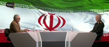 سردار اسدی: وقتی به قله رسیدیم، کسانی می‌آیند تا شاهنامه را ببندند و پاسدارنامه و بسیجی‌نامه کشورمان را بنویسند/ ما را هم با همین لباس در قبر بگذارند