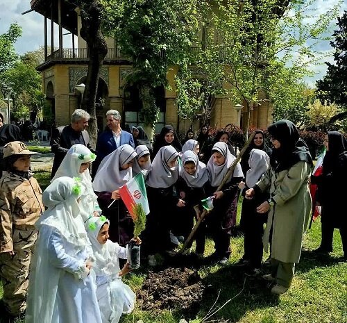 اجلاس بزرگ دختران مینودری در قزوین برگزار گردید. اجلاس بزرگ دختران مینودری در قزوین برگزار گردید.