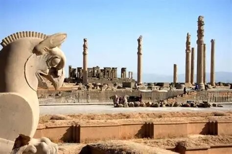 از دوران باستان تا عصر دیجیتال؛ راهکارهای بقای هویت ایرانی چگونه شکل گرفته است؟ از دوران باستان تا عصر دیجیتال؛ راهکارهای بقای هویت ایرانی چگونه شکل گرفته است؟