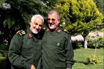 عکسی دیده‌نشده از شهیدان قاسم سلیمانی و محمد پاکپور