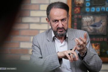 شبکه‌های صدا و سیما باهم هماهنگ نیستند؛ گاهی حرف‌هایی می‌زنند که با حرف‌های کل سیستم و نظام در تعارض است