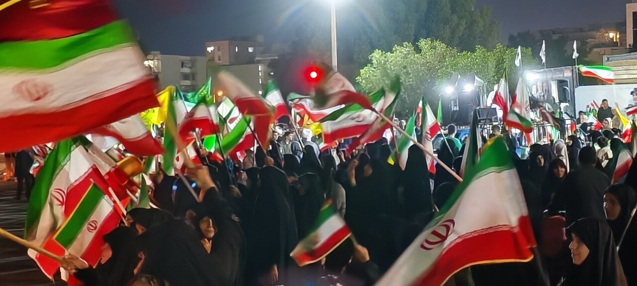 گزارش تصویری: خیابانهای کنونی، میدانهای دیروز؛ اهواز همیشه در عرصه حاضر میباشد. گزارش تصویری: خیابانهای کنونی، میدانهای دیروز؛ اهواز همیشه در عرصه حاضر میباشد.