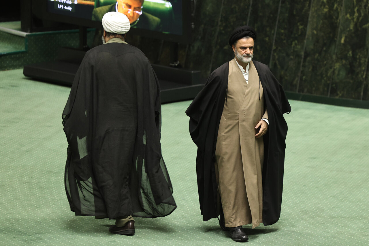 تهدید جدید نبویان: اسامی ترسوهایی که دنبال تسلیم هستند را افشا می‌کنم/ قوه قضاییه باید شدیدا برخورد کند