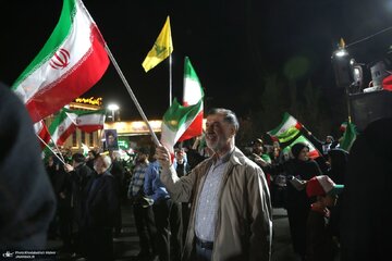 استاد حوزه:ملت ایران با استقامت در مسیر ولایت ایستاده است استاد حوزه:ملت ایران با استقامت در مسیر ولایت ایستاده است
