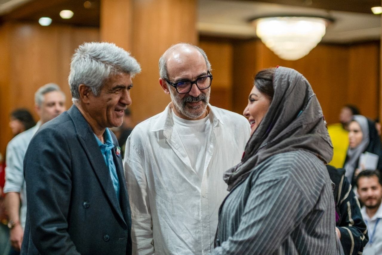 کدام هنرمندان به دیدار خانوادههای آسیبدیده از جنگ رفتند؟/ از بهناز جعفری تا هادی حجازیفر