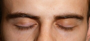 آیا با بستن چشم‌ها بهتر می‌شنویم؟ / نتایج غافلگیرکننده یک پژوهش