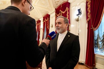 عراقچی: پوتین گفت که دنیا ایران را تحسین کرد