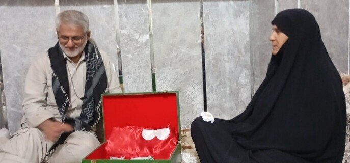 دیدار با خانواده شهید رمضان در جزیره هرمز