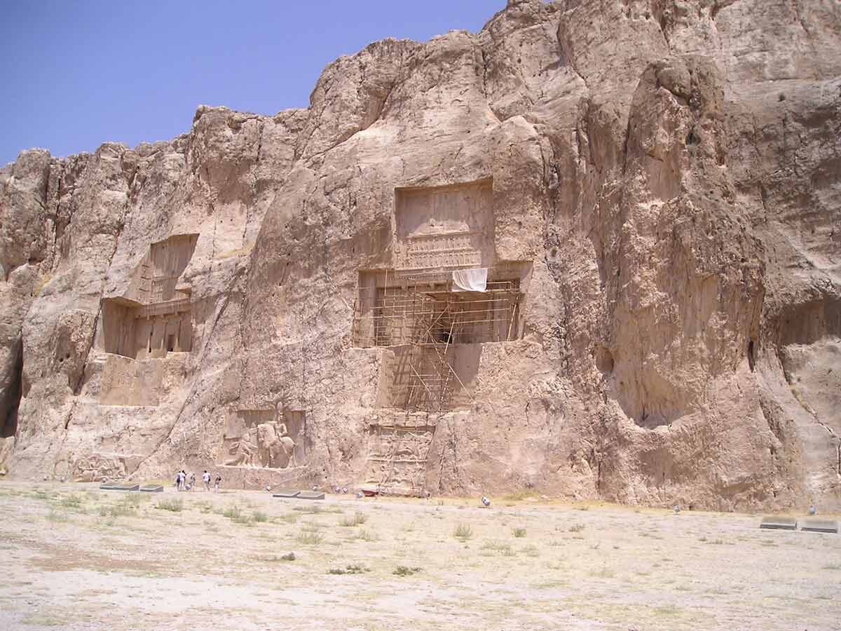 چرا نیاکان باستانی ما مردگان خود را در برج‌ها دفن می‌کردند، نه در گورها؟