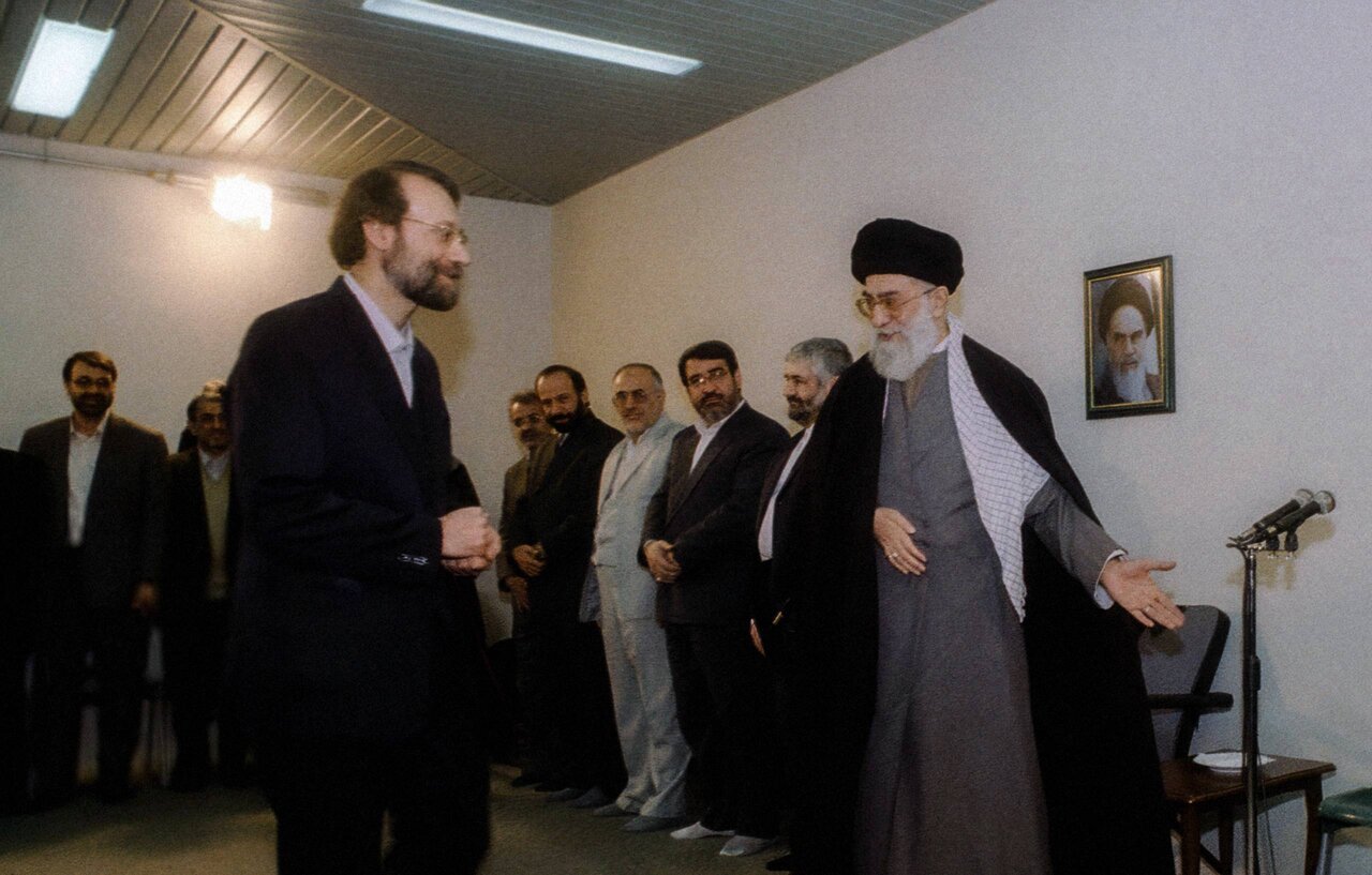 رهبر شهید و شهید علی لاریجانی در صداوسیما در دهه ۷۰ + تصاویر