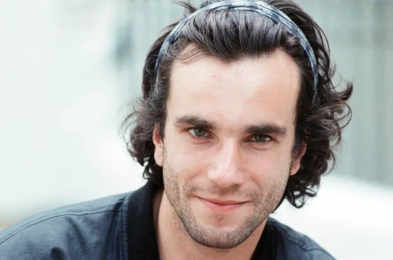 هبوط در معبد سکوت: دنیل دی-لوئیس و کیمیای «بودن»؛ واکاوی در زیست‌جهانِ یگانه استادِ غیبت