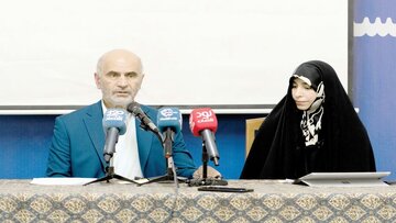 فرشاد مومنی: برای توسعه کرکره عقل را بالا بکشیم/ به برچسب «چپ بودن» افتخار میکنم/ ایران در اسارت واقعیتهای دستکاریشده فرشاد مومنی: برای توسعه کرکره عقل را بالا بکشیم/ به برچسب «چپ بودن» افتخار میکنم/ ایران در اسارت واقعیتهای دستکاریشده
