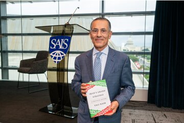 شوک نصر به تحلیلگران / سیاست خارجی ۴۶ سال گذشته ایران واقعگرایانه بود، نه ایدئولوژیک / سیاست خارجی ایران امت گرا نبوده است شوک نصر به تحلیلگران / سیاست خارجی ۴۶ سال گذشته ایران واقعگرایانه بود، نه ایدئولوژیک / سیاست خارجی ایران امت گرا نبوده است