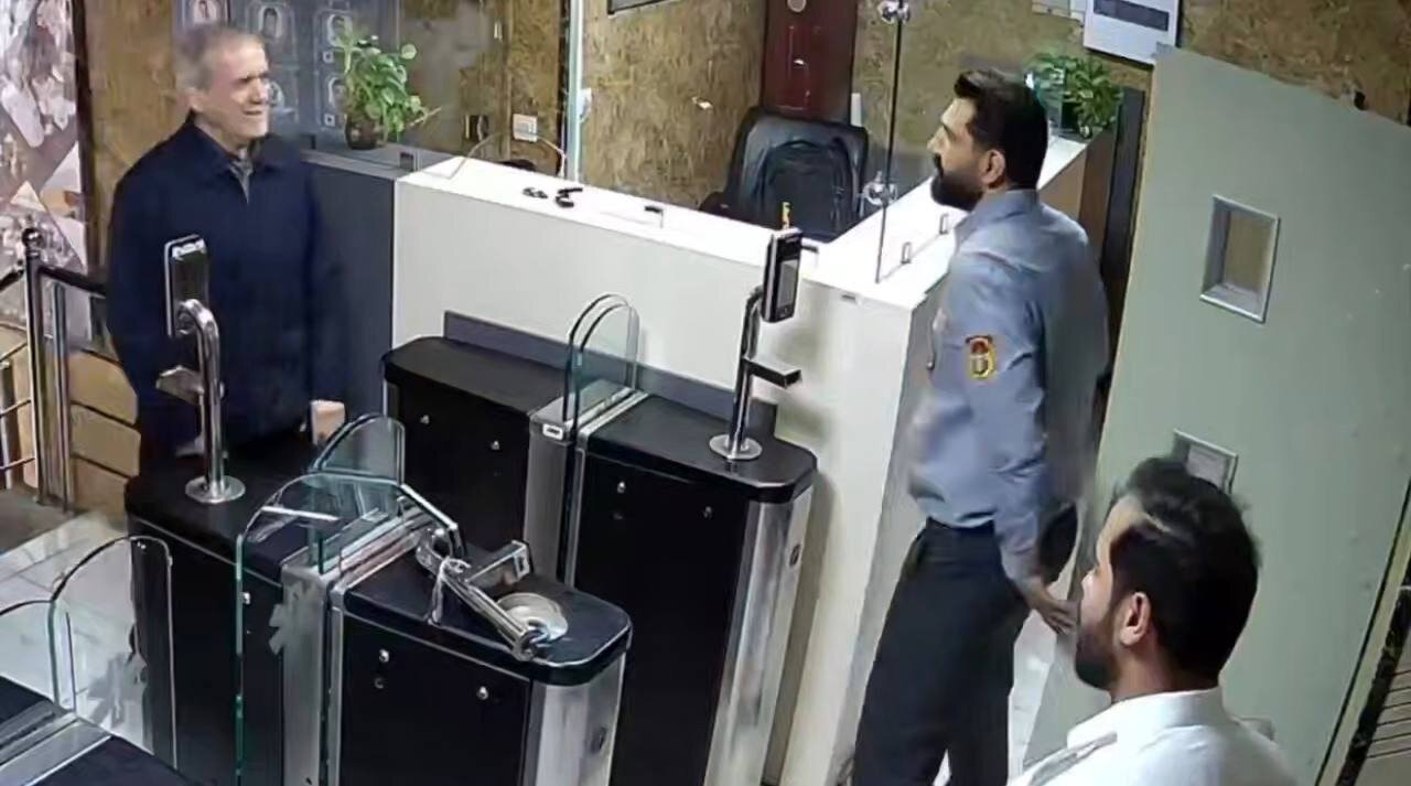 تصاویری از پزشکیان بدون محافظ در خیابان ایرانشهر/ رئیس جمهور در اورژانس تهران در روزهای اوج جنگ