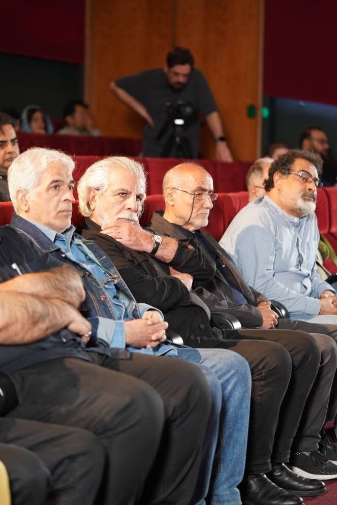 نقد و جامعه پیوند عمیقی دارند/ سینمای ما از جامعه عقب افتاده است/ ویژگی اصلی سینمای ایران باید شاعرانگی باشد
