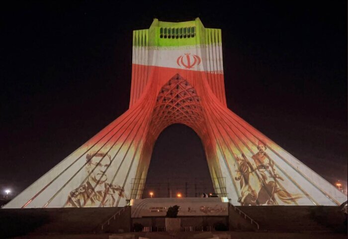 خلیج فارس بر پیکره برج آزادی نقش بست