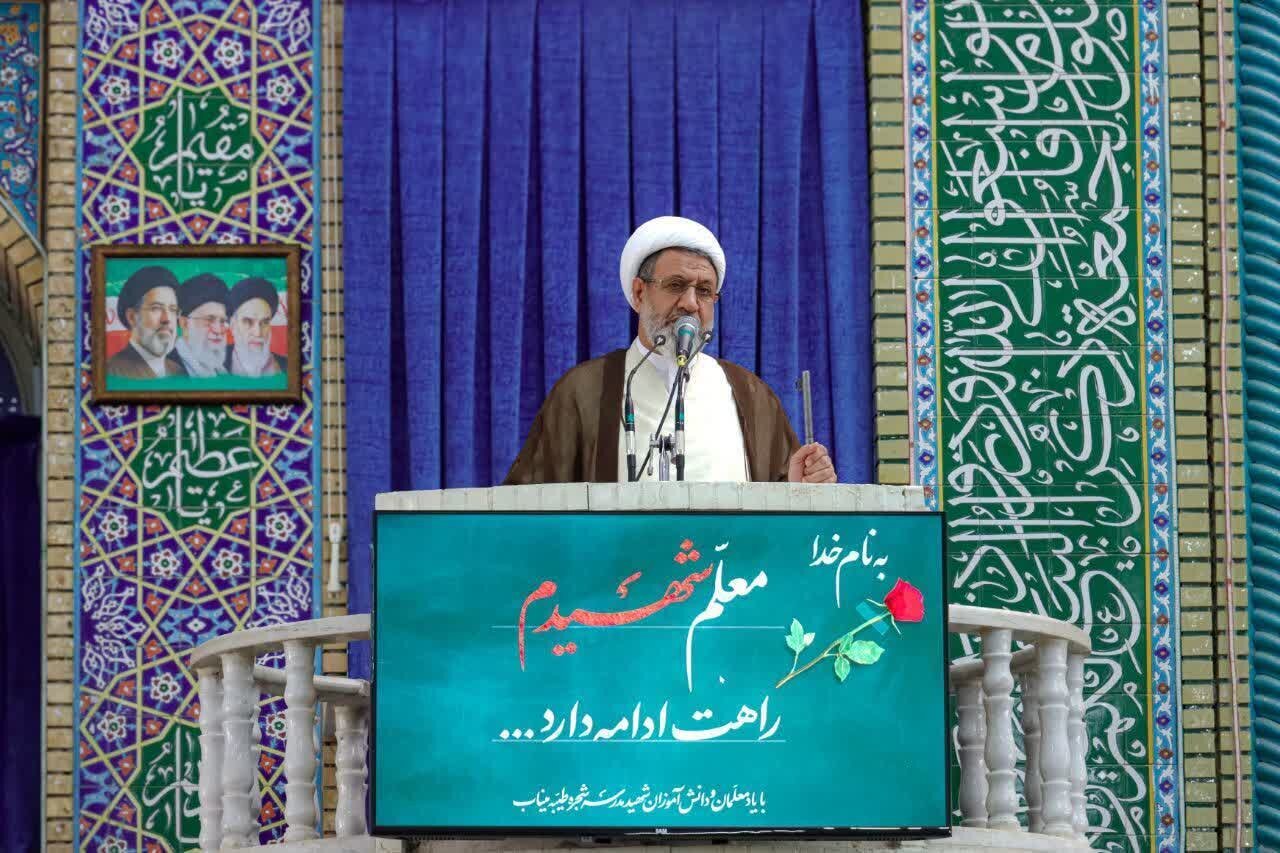 امام جمعه کرمان : رزمندگان مردانه در دفاع از کشور ایستادند