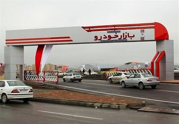 خودرو سر به فلک کشید؛ ماجرا چیست؟/ زارعی: این افراد خودرو را گران می‌کنند