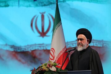 محقق داماد: لاریجانی در برخی مسائل ۱۰۰ درصد تجدید نظر کرد / لاریجانی شجاع ترین فرد برای تامین منافع ملی و مقاوم ترین در برابر فشارها محقق داماد: لاریجانی در برخی مسائل ۱۰۰ درصد تجدید نظر کرد / لاریجانی شجاع ترین فرد برای تامین منافع ملی و مقاوم ترین در برابر فشارها