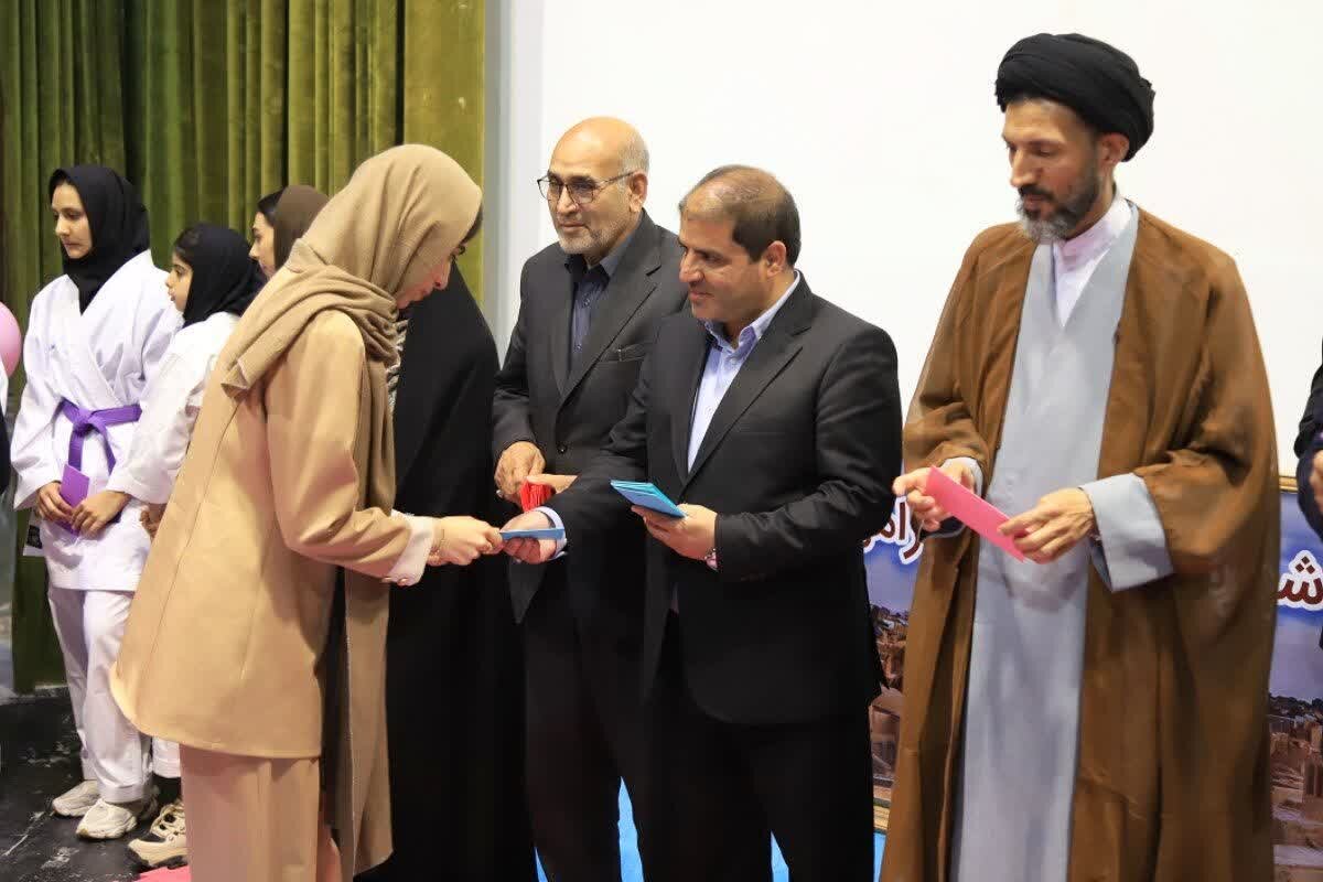 برگزاری مراسم «ایراندخت» با هدف تکریم و تقدیر از دختران شاخص اردکانی برگزاری مراسم «ایراندخت» با هدف تکریم و تقدیر از دختران شاخص اردکانی