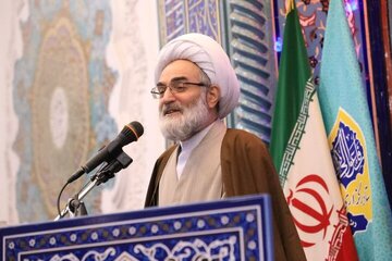 امام جمعه رشت: اگر مردم تصمیم بگیرند، دمار از روزگار بی‌حجاب‌ها درمی‌آورند/ با وضع کثیف بیرون می‌آیند و غیر قابل تحمل شده‌اند/ خودتان را جمع کنید