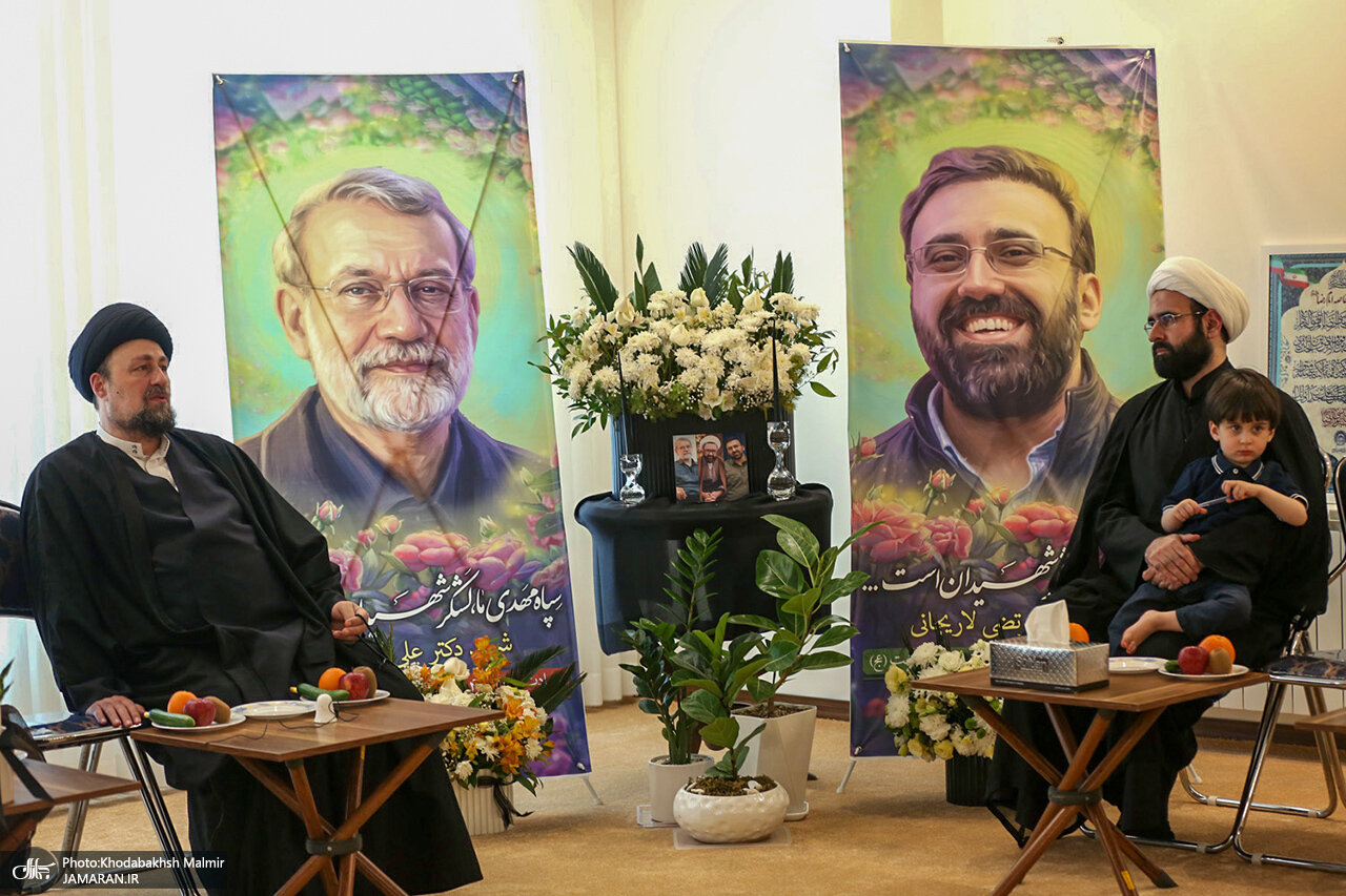 شهیدان لاریجانی در کنار شهید مطهری/ قابی از فرزند شهید لاریجانی بر گوشی سیدحسن خمینی/ دیدار خانواده حسن خمینی با خانواده لاریجانی+تصاویر