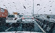 بارش باران در جاده‌های ۷ استان/ ترافیک در این محورها سنگین است