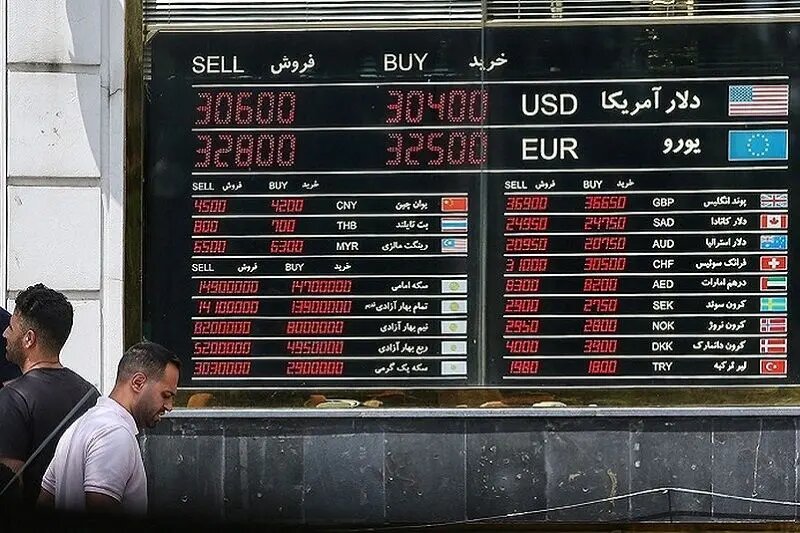 معامله‌گران غافلگیر شدند/ قیمت دلار ۱۷ درصد تغییر کرد + جدول
