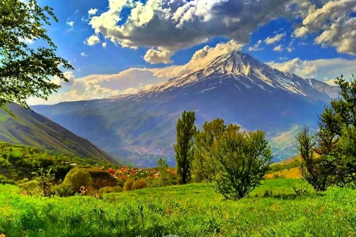 از گلاب‌گیری تا پرسه زدن در دشت‌های بهاری؛ اردیبهشت کجا برویم؟/ ۹ مقصد جذاب برای سفر یک‌روزه/ راهنمای سفرهای بهاری نزدیک تهران