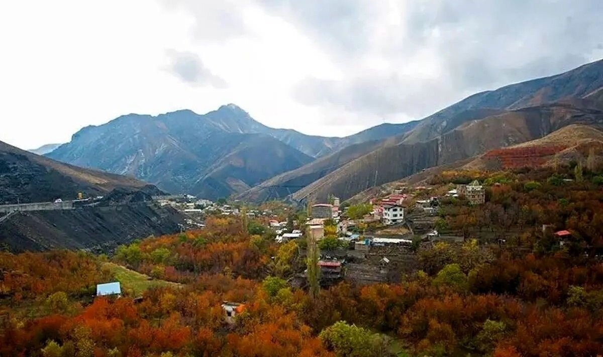 از گلاب‌گیری تا پرسه زدن در دشت‌های بهاری؛ اردیبهشت کجا برویم؟/ ۹ مقصد جذاب برای سفر یک‌روزه/ راهنمای سفرهای بهاری نزدیک تهران