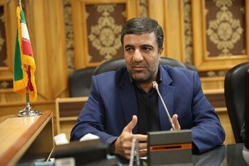 ملت ایران زیر فشار دشمن پای کار انقلاب ایستاد