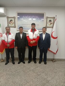 پیگیری مطالبات مردم چهارمحال و بختیاری در دیدار استاندار با رئیس جمعیت هلال‌احمر کشور