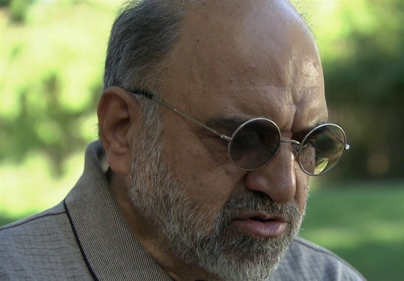 عبدالکریم سروش: هیچ بیگانه‌ای نمی‌تواند جای خودی را بگیرد / افتخار می کنیم که در ایران عده ای پای فداکاری و شهادت ایستاده اند
