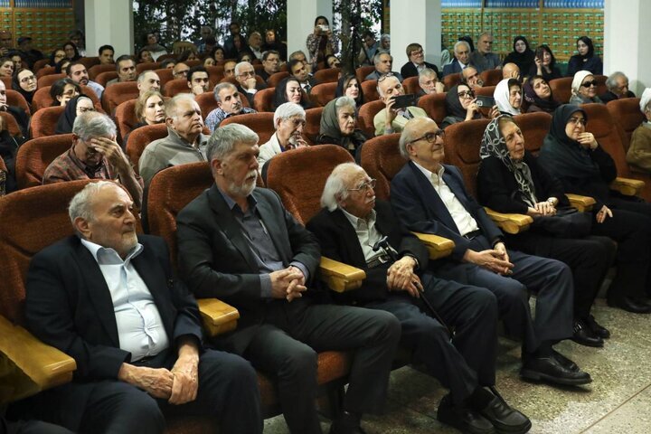 مردی که در همه عمر ایران را فریاد زد