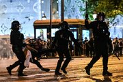 ببینید | درگیری هواداران پاری‌سن‌ژرمن با پلیس پس از صعود به فینال لیگ قهرمانان