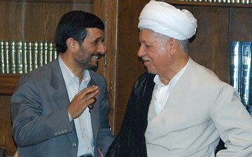 خاطرات هاشمی: مسئله حضور آقای محمود احمدی‌نژاد در جلسه هیأت دولت هم مهم شده است