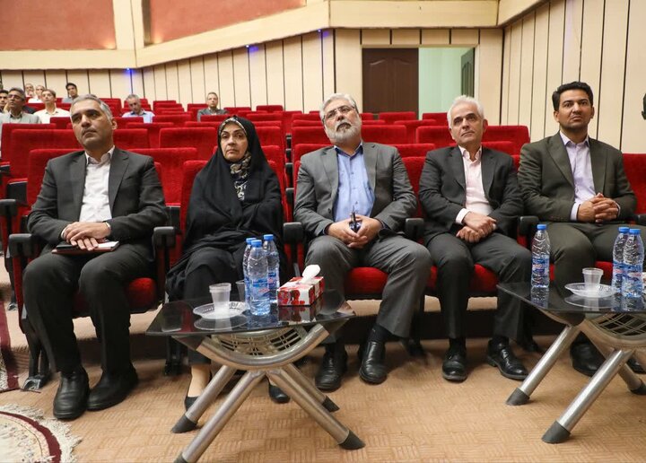 گزارش تصویری / آیین بزرگداشت مقام استاد و سرآمدان آموزشی در دانشگاه یزد
