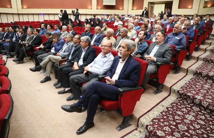 گزارش تصویری / آیین بزرگداشت مقام استاد و سرآمدان آموزشی در دانشگاه یزد