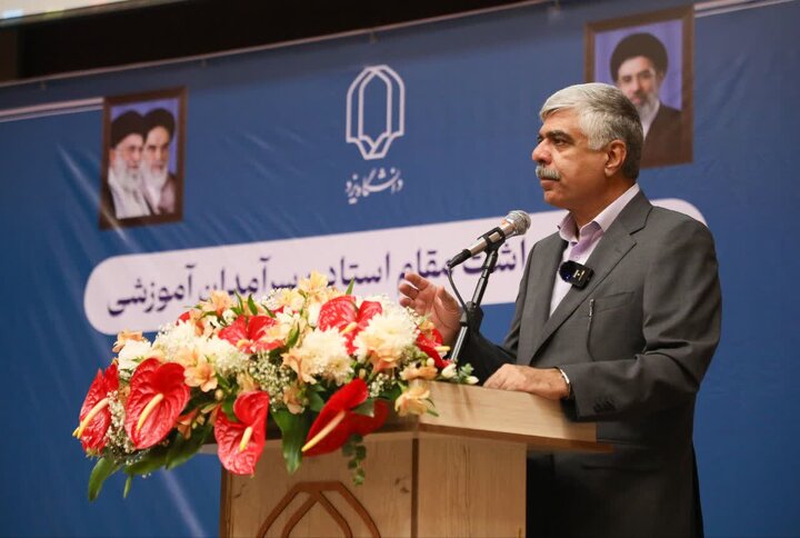 گزارش تصویری / آیین بزرگداشت مقام استاد و سرآمدان آموزشی در دانشگاه یزد