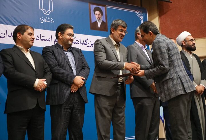 گزارش تصویری / آیین بزرگداشت مقام استاد و سرآمدان آموزشی در دانشگاه یزد