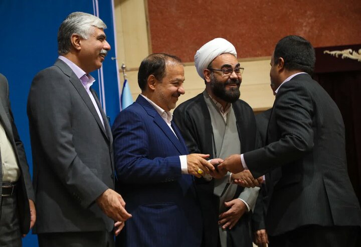گزارش تصویری / آیین بزرگداشت مقام استاد و سرآمدان آموزشی در دانشگاه یزد