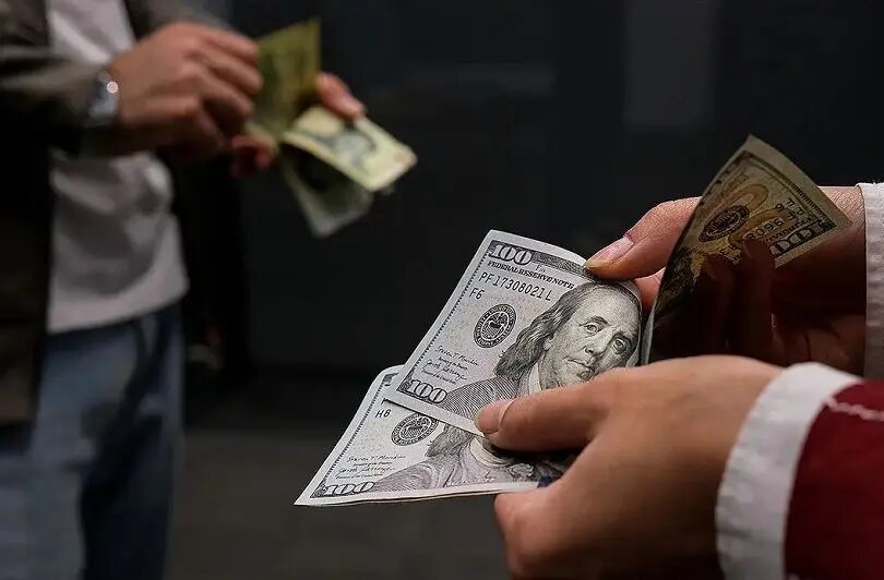 قیمت دلار امروز پنجشنبه ۱۷ اردیبهشت ۱۴۰۵/ دلار ۵ هزار تومان دیگر ریخت + جدول