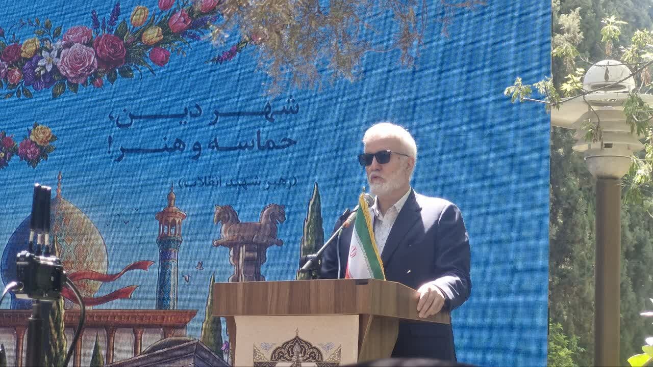 رونمایی از سردیس ۱۸ نفر از نخبگان فارس در باغ‌ ارم دانشگاه شیراز
