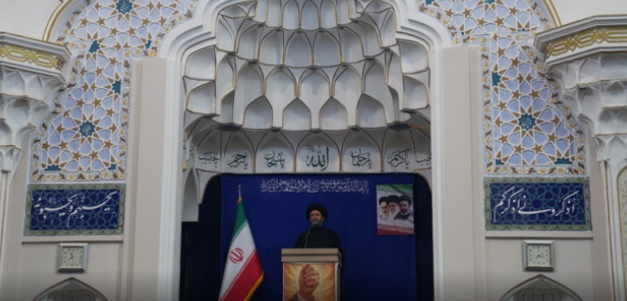 امام جمعه اردبیل: دنیا به تماشای سقوط ابرقدرتی آمریکا نشسته است