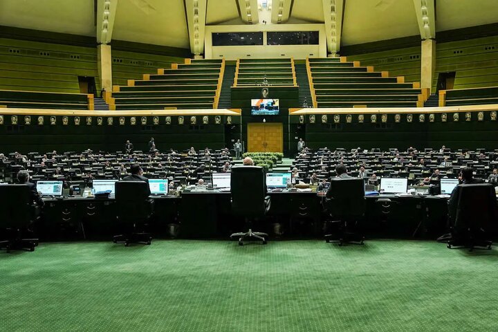 نماینده مجلس: اقدامات قالیباف بر اساس رهنمود رهبر انقلاب انجام می‌شود/ اکثر نمایندگان از او حمایت می‌کنند/ دیپلماسی و مذاکره را درمقابل جنگ قرار ندهیم