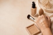 چگونه کاور کرم پودر را بالا ببریم؟ ۴ روش آرایشگرهای حرفه ای
